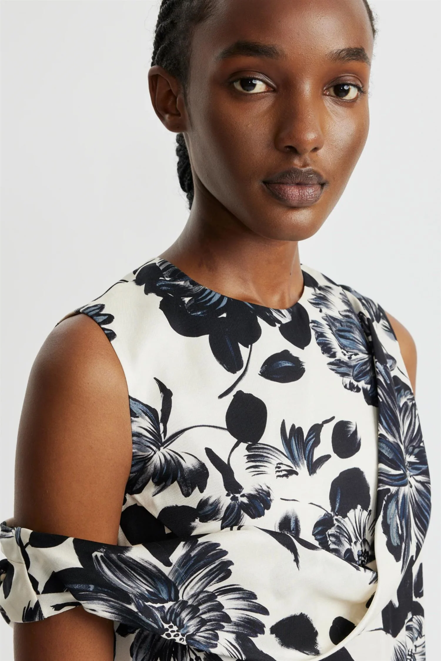Drifa Dress Black Floral - Image 5