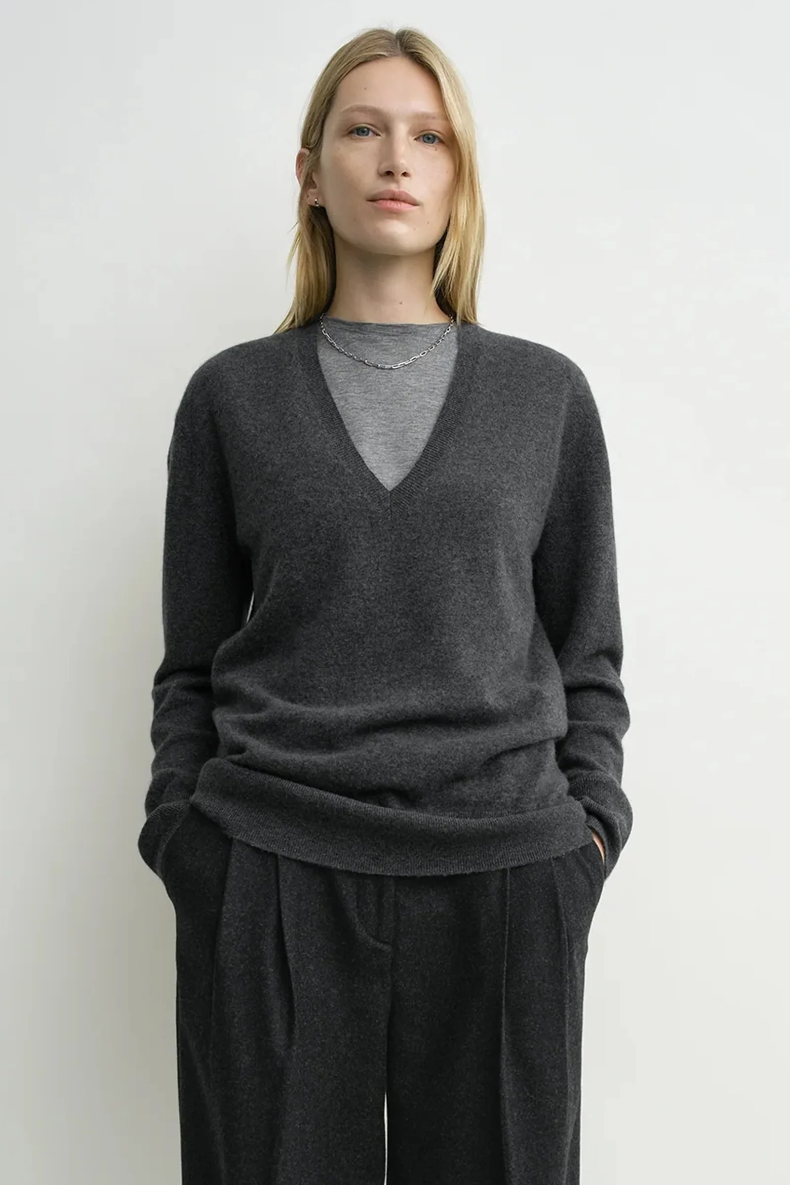 Cashmere V-neck knit - Image 2