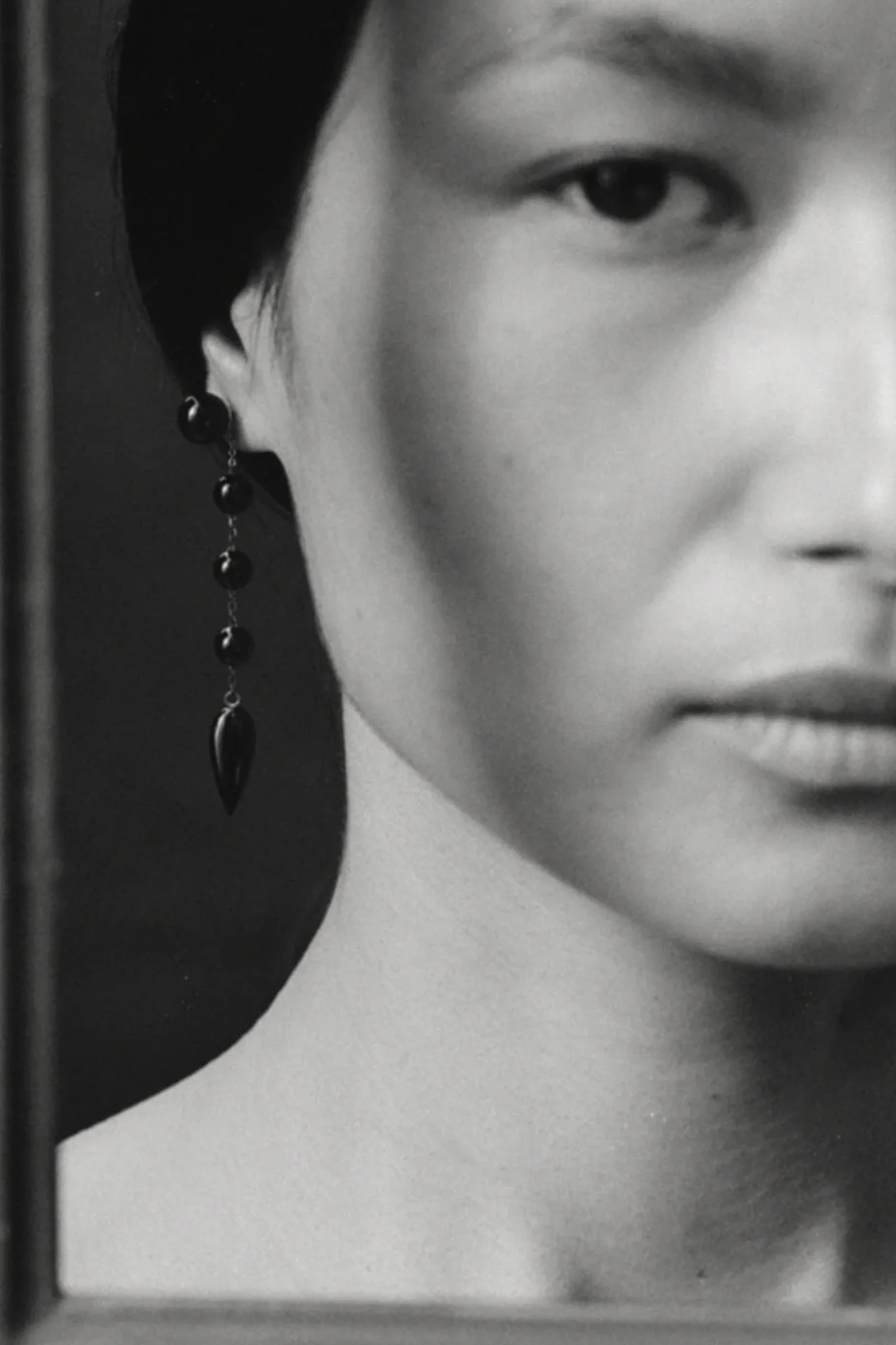 Small Phoenician Earrings Onyx - Image 4