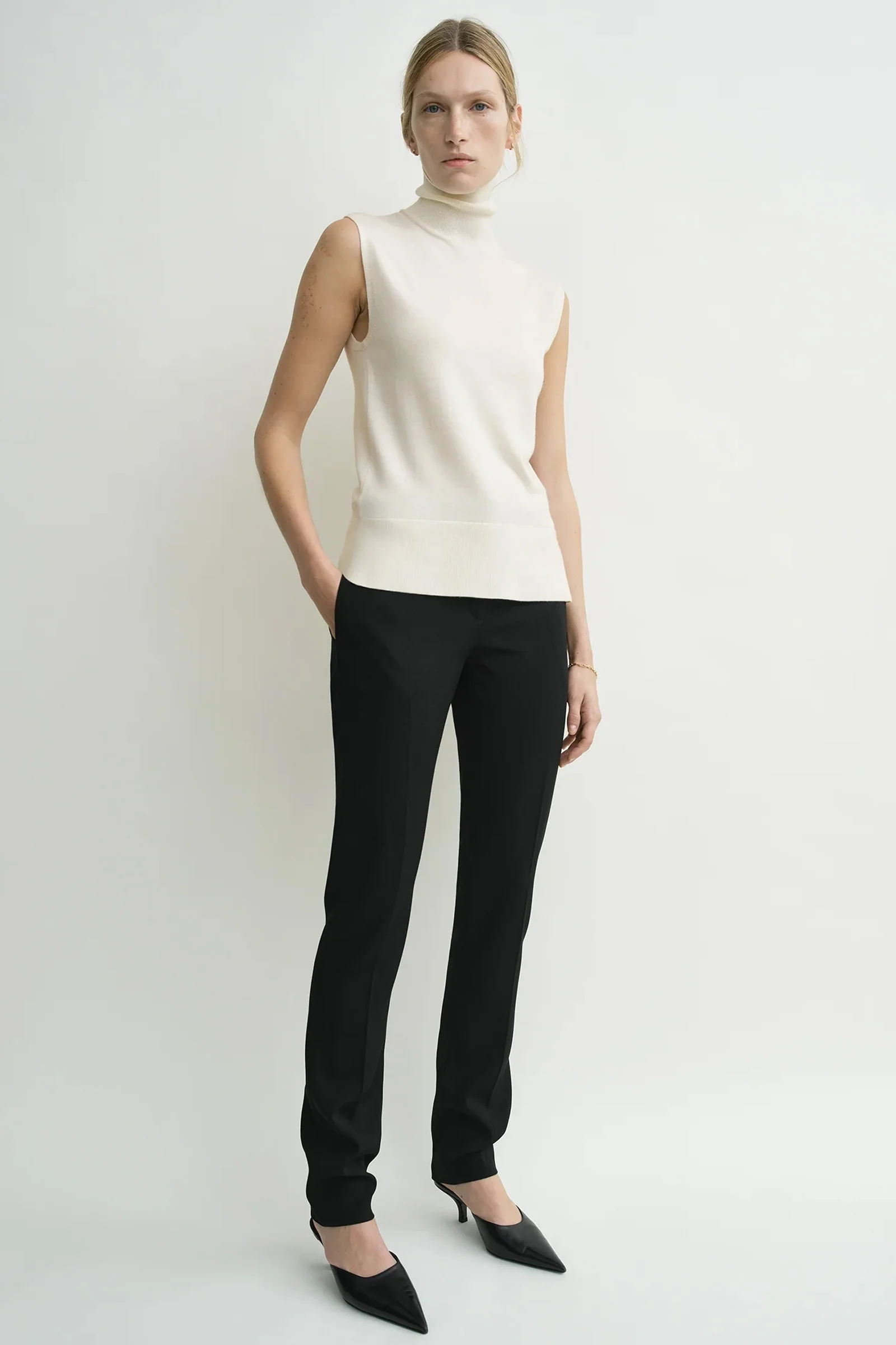 Sleeveless Fine Turtleneck - Image 3