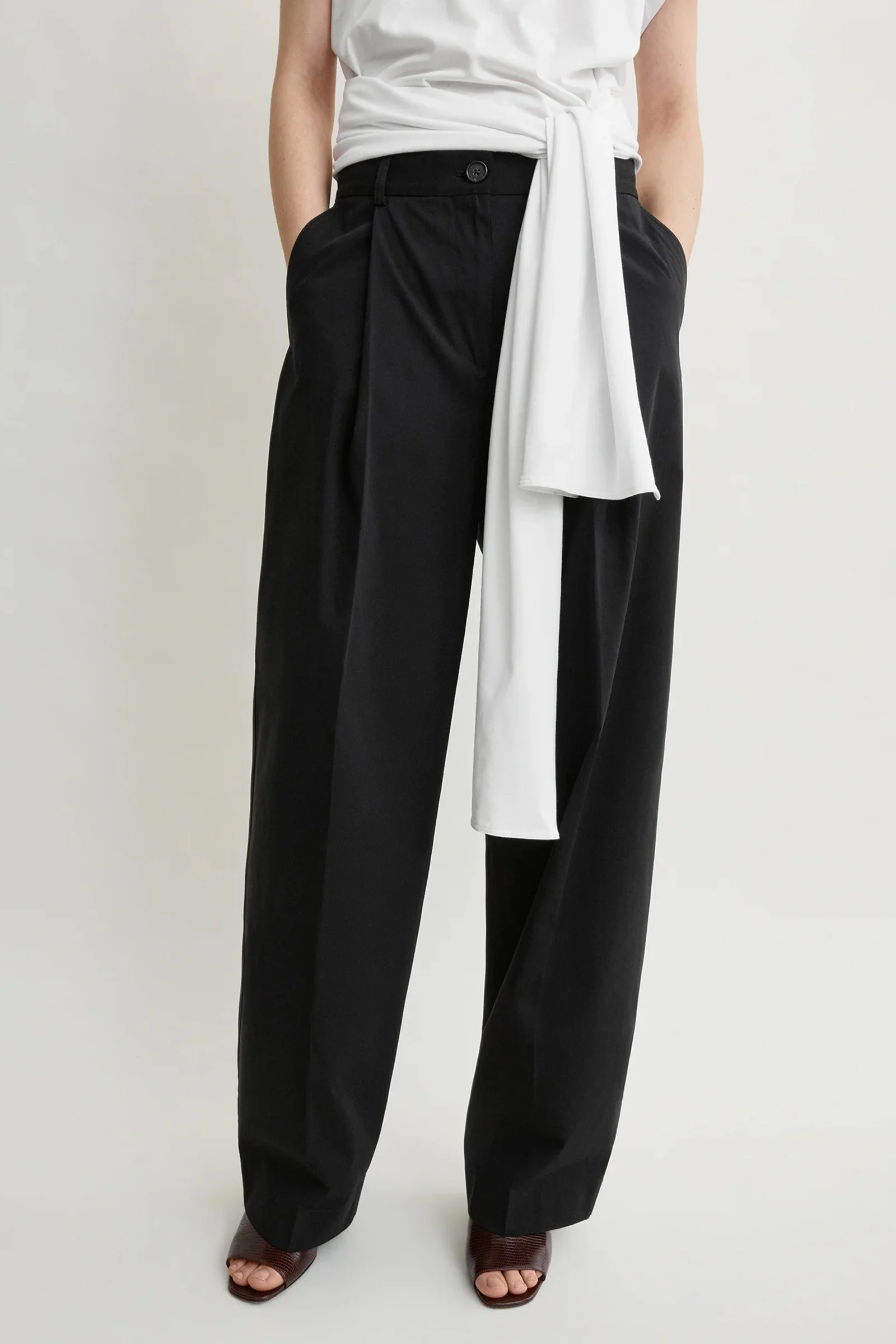 Single Pleat Cotton Trousers - Image 4