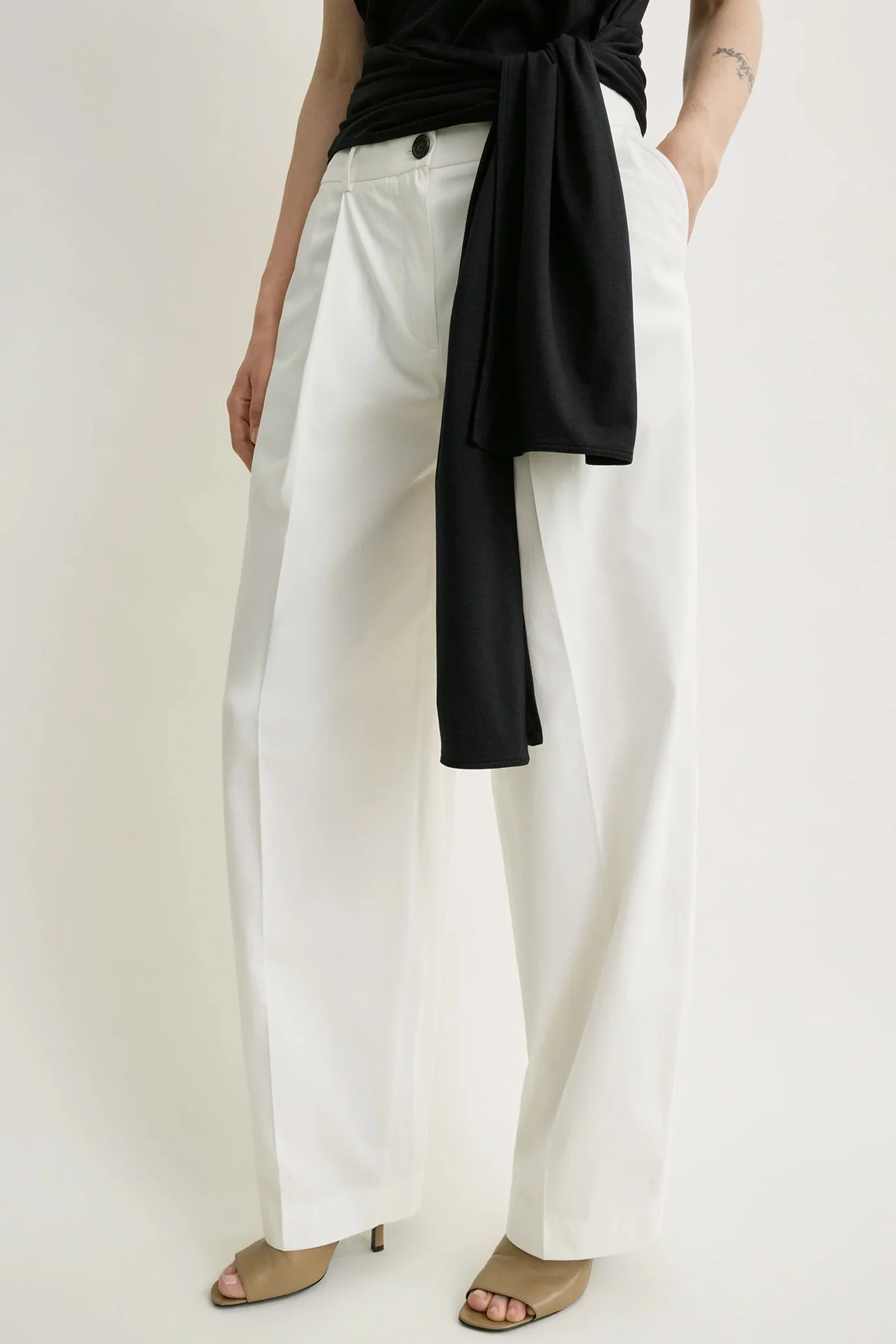 Single Pleat Cotton Trousers - Image 5