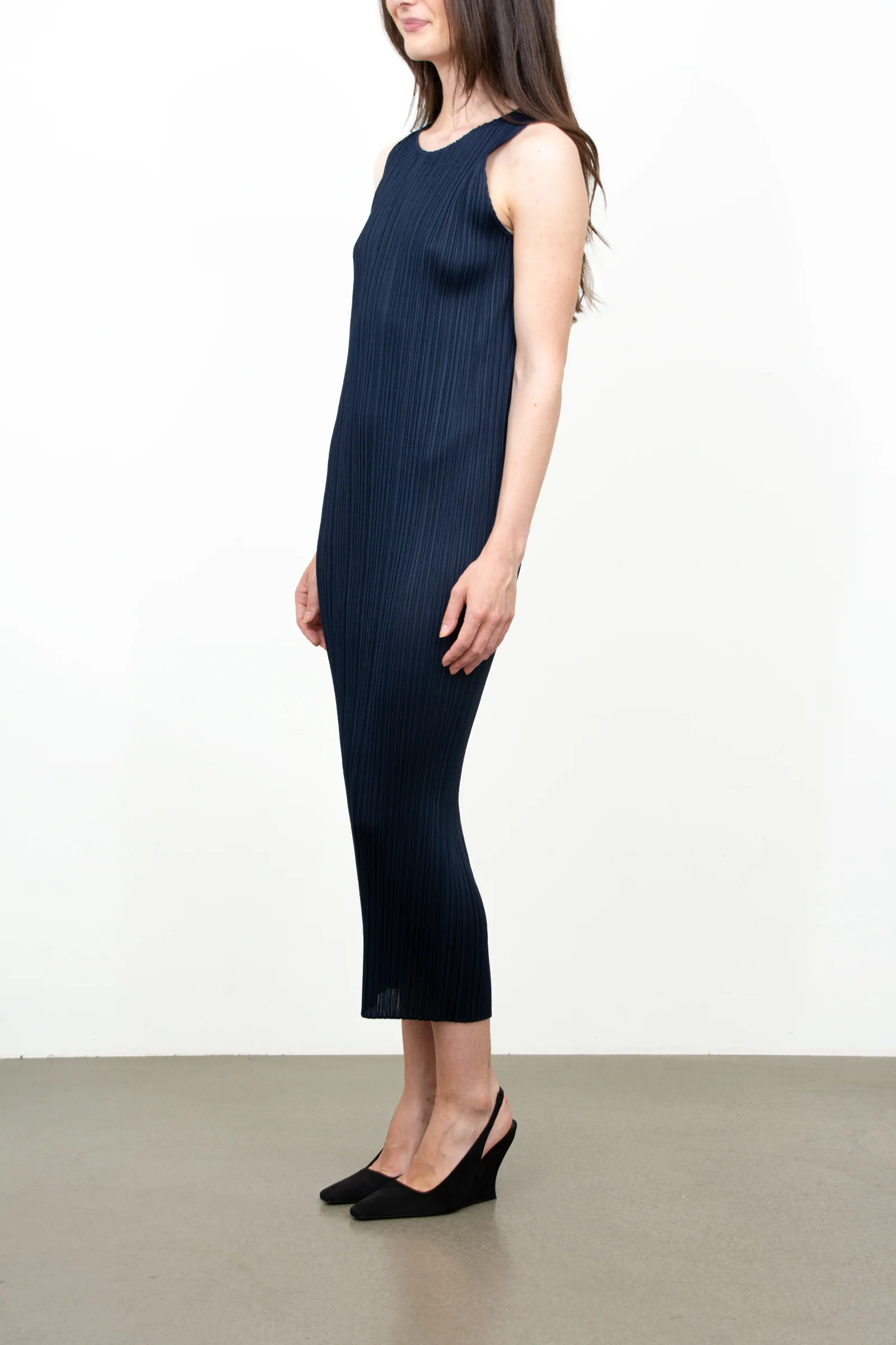 Long Sleeveless Dress - Image 3