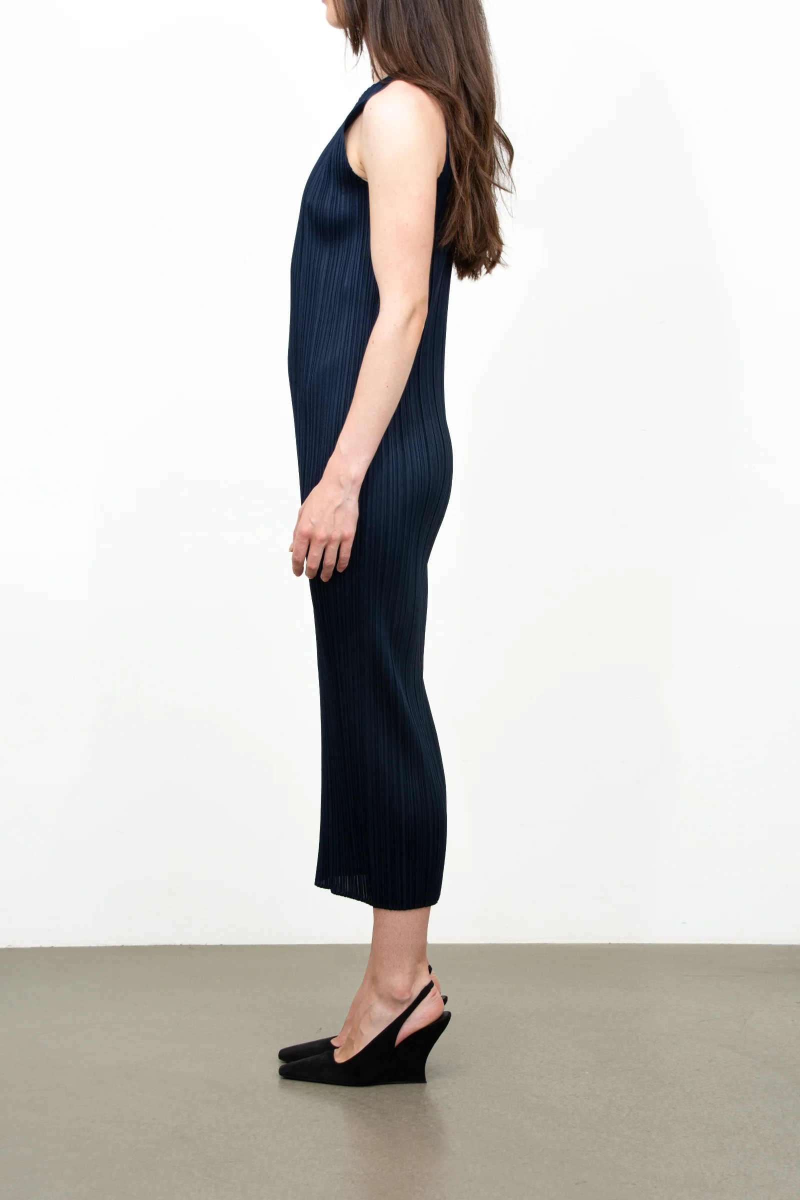 Long Sleeveless Dress - Image 4