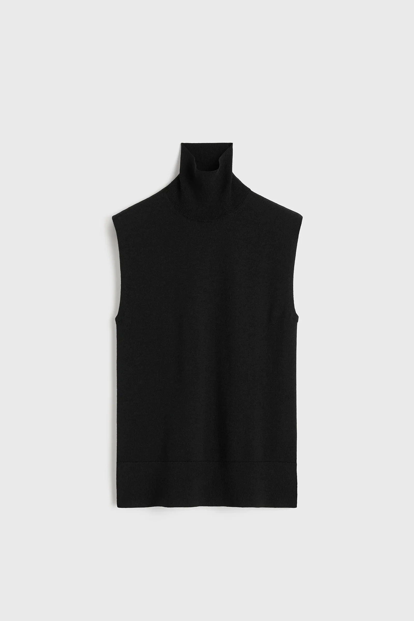 Sleeveless fine turtleneck