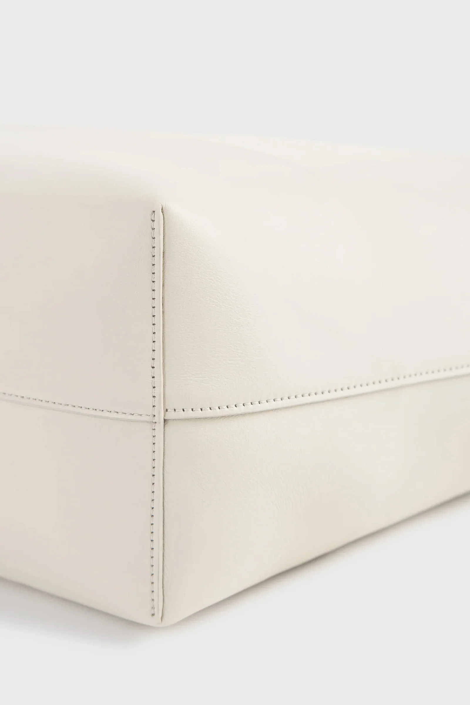 Roam leather tote - Image 6