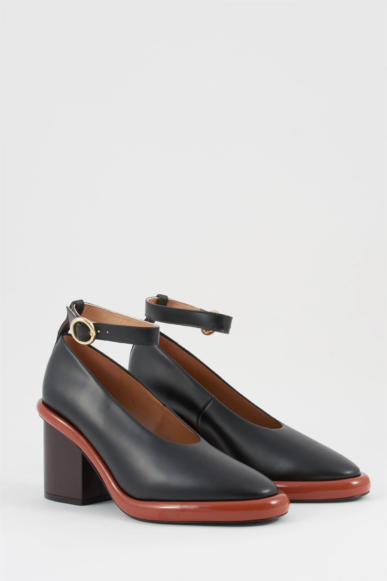 Pump With Strap - Image 3