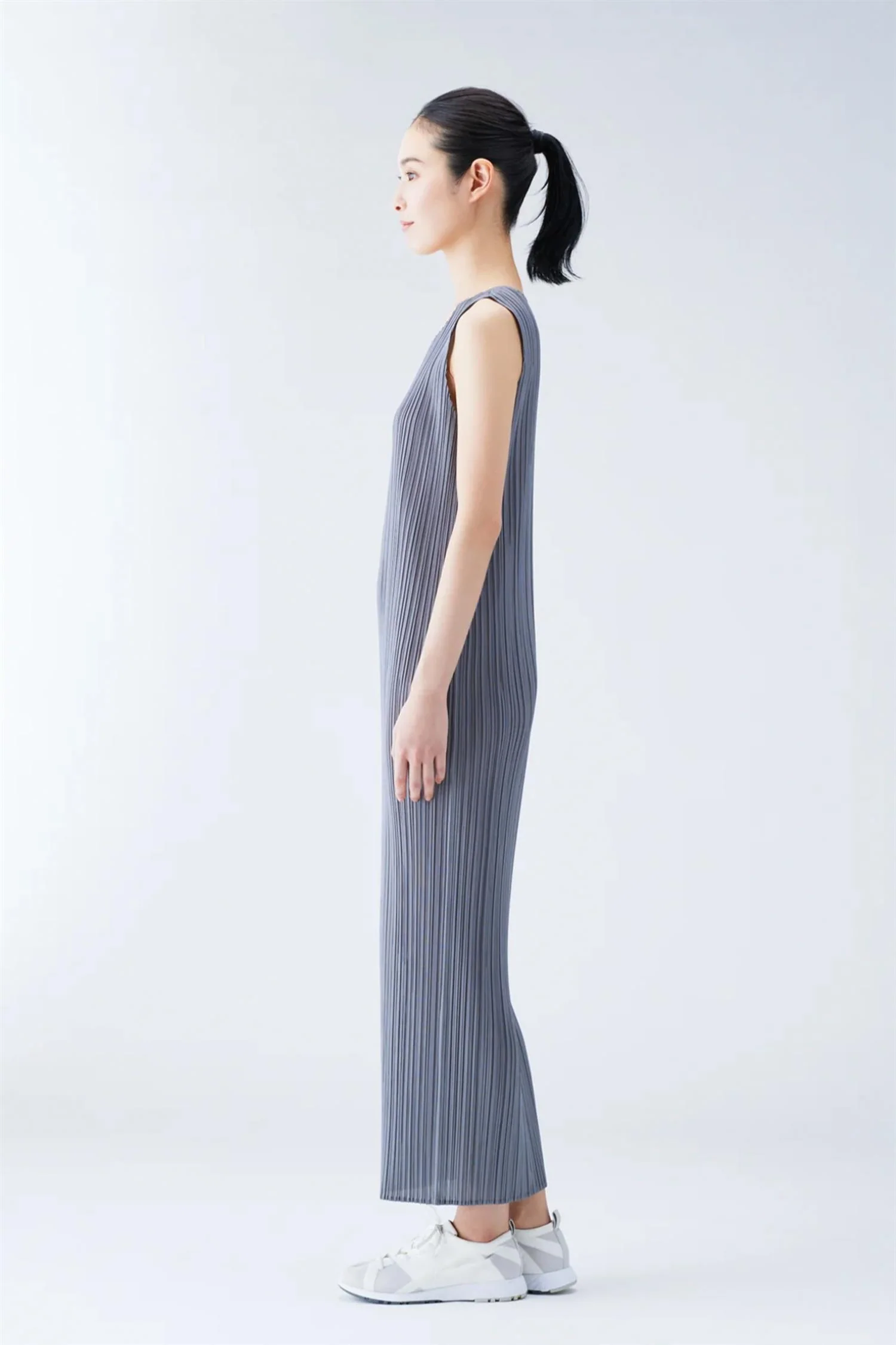 Long Sleeveless Dress Grey - Image 3