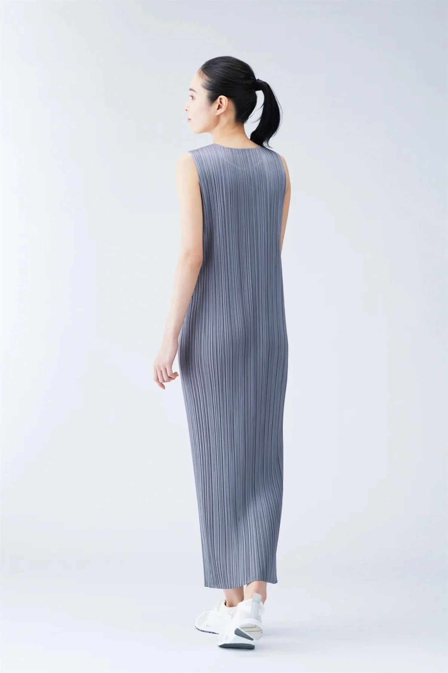 Long Sleeveless Dress Grey - Image 4