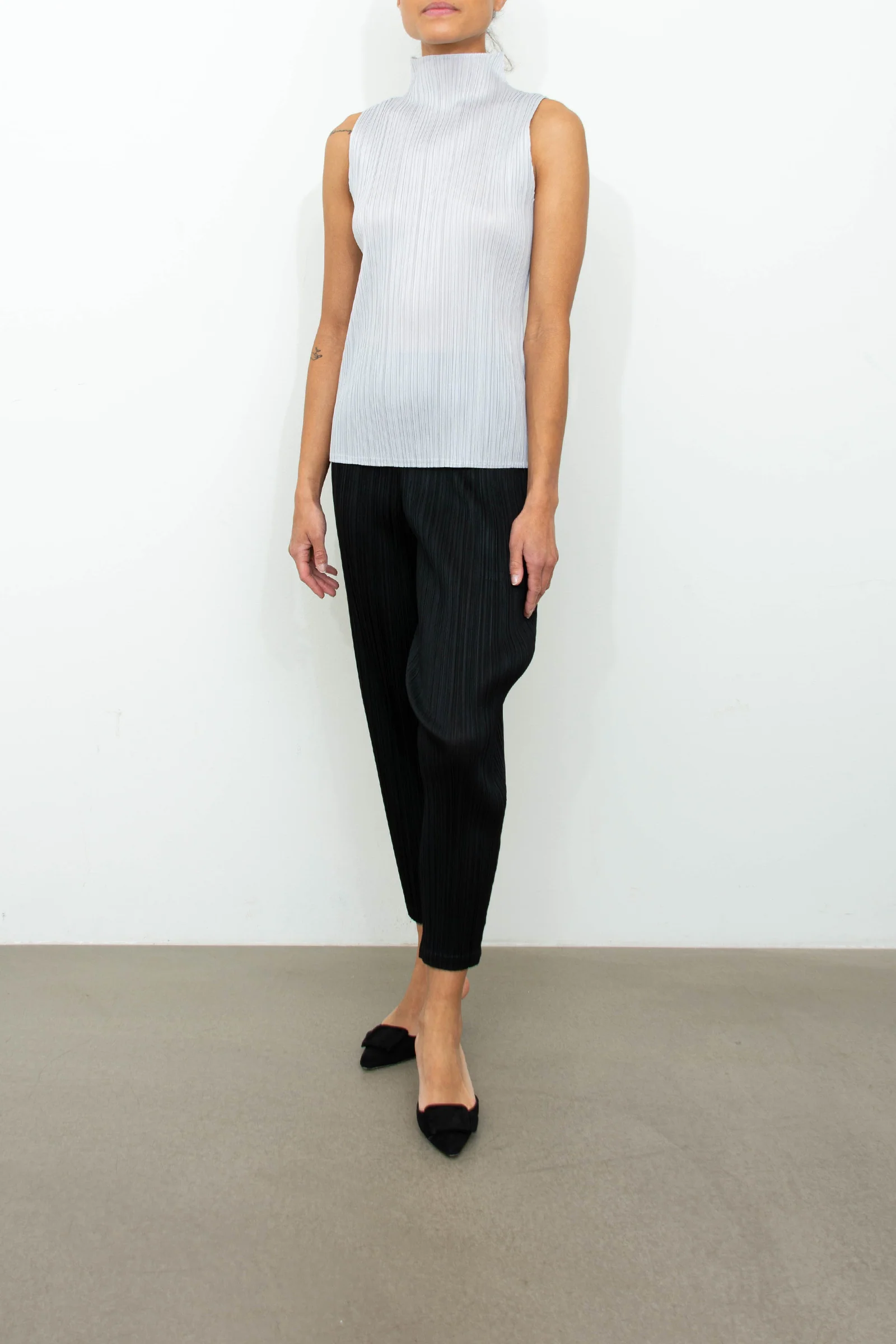 Sleeveless Top Light Grey - Image 3