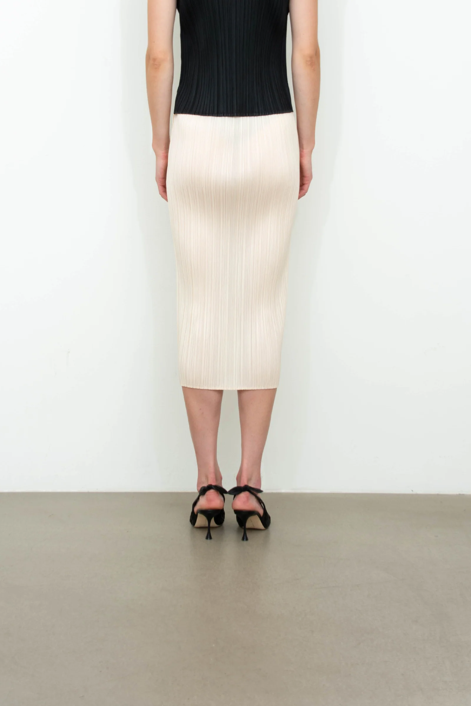 Pleated Skirt Light Beige - Image 4